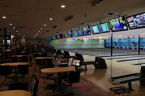 Tuttles Bowling Hopkins